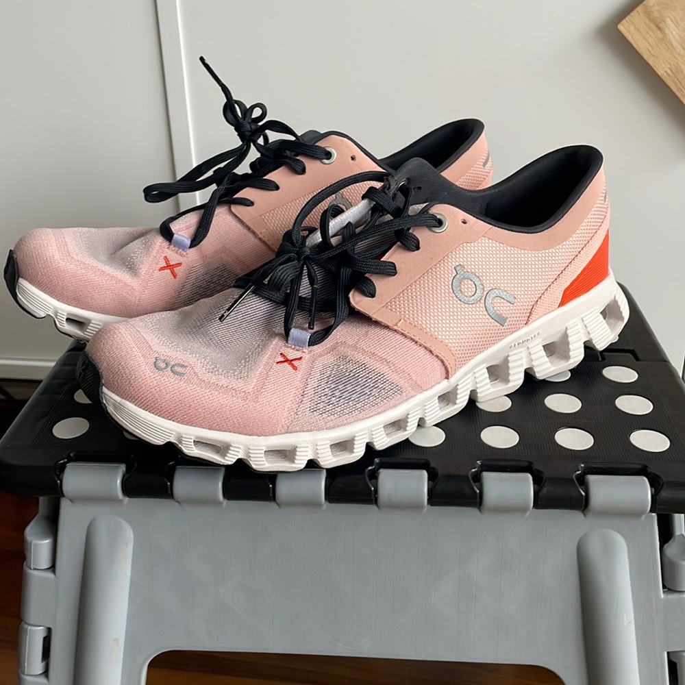 On Running Women's Cloudtec Helion Sneakers